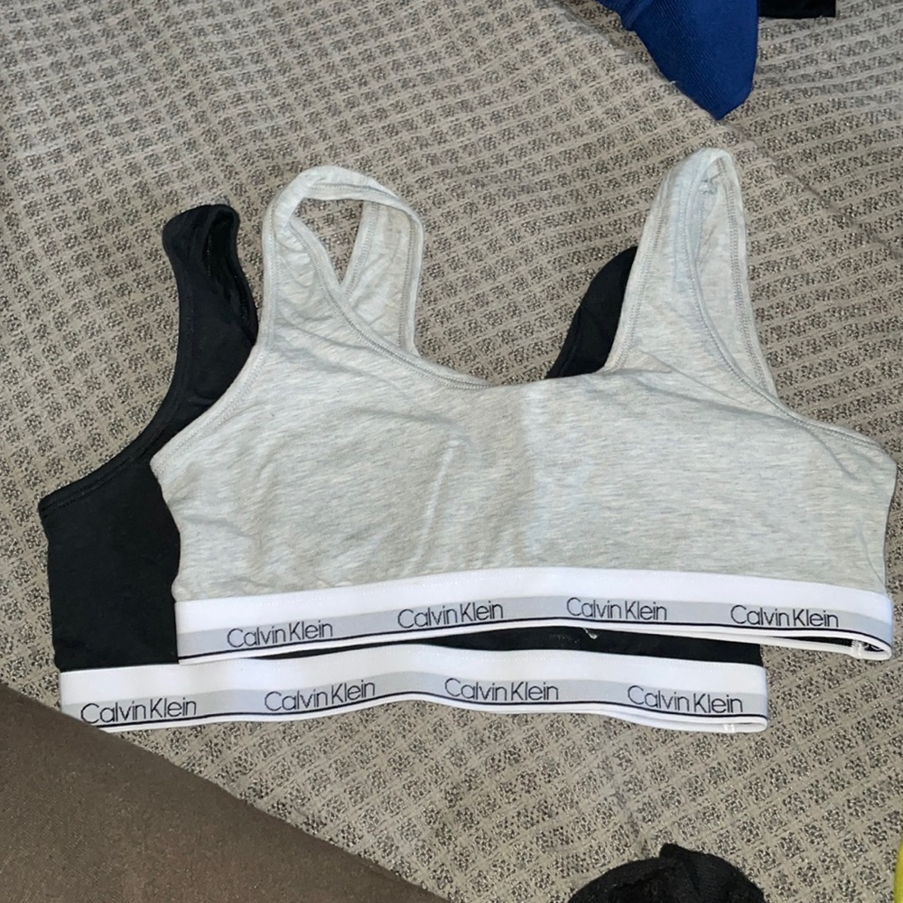 Calvin Klein sports bra. Size L but fits like a small/medium 2-pack